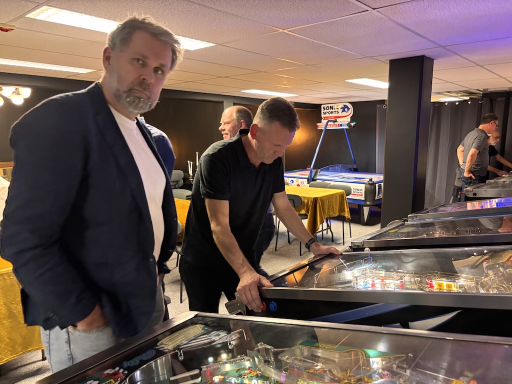 ABB på AW hos Flipperklubben – en kväll full av skratt, flipper och gemenskap